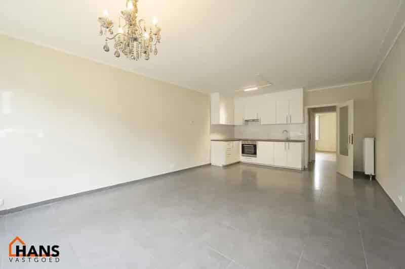 Gelijkvloersappartement met terras te koop
