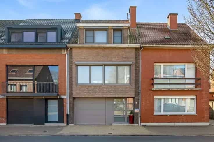 Huis Te Koop Kapellen: Op te frissen woning met 2-3 slaapkamers