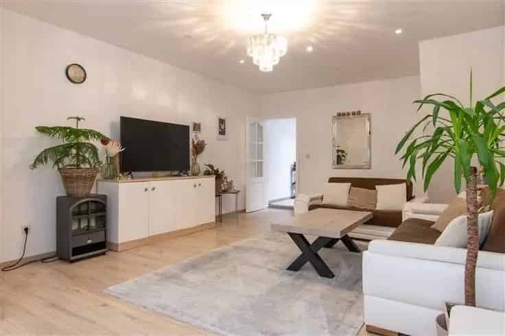 Gerenoveerde woning te Hoboken 2 slaapkamers tuin