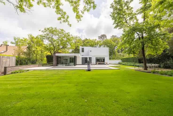 Villa Te Koop Unieke villawoning met zwembad