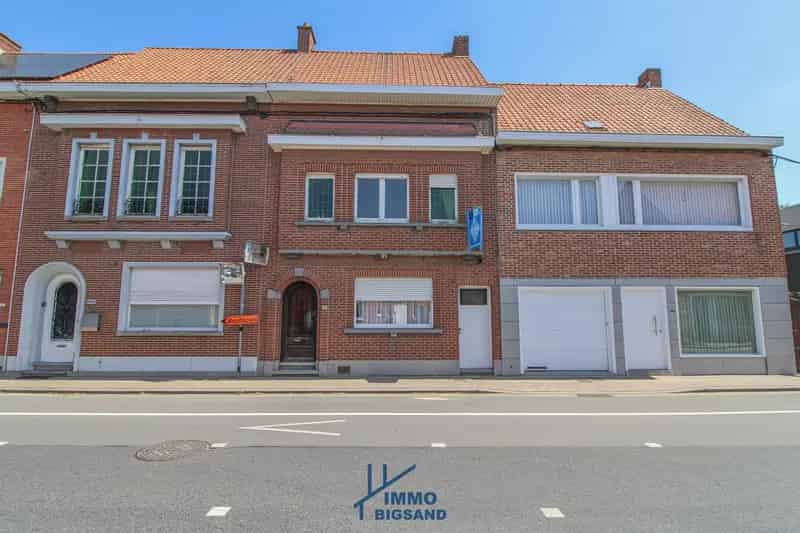 Huis te koop Wevelgem: Te renoveren woning met tuin