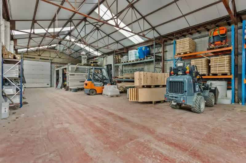 Ruim Magazijn te Huur nabij N60 Eke Nazareth