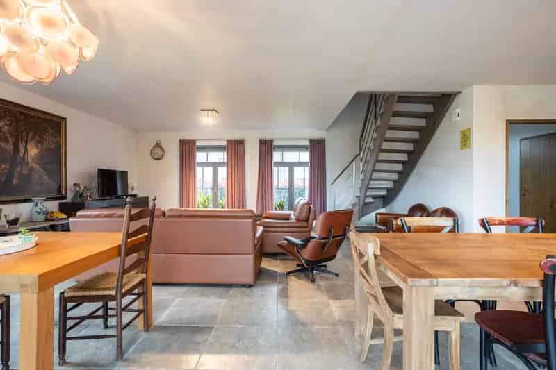Recente Villa met Garage Tuin en Oprit