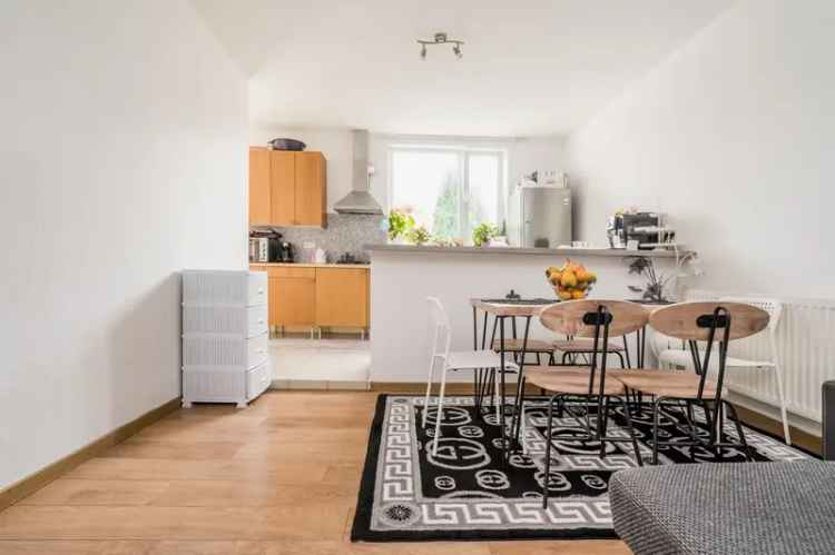 Lichtrijk 2 Slaapkamer Appartement Met Terras