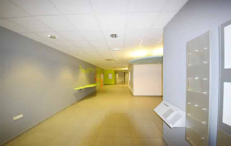 Modern Commercieel Pand 4 Privé Parkings