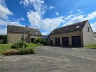 Villa met Bedrijfsruimte te koop Geldenaken