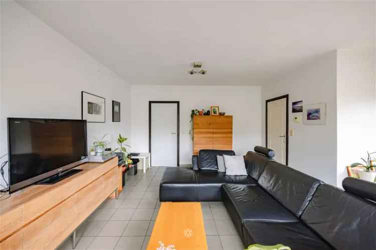 Huis te Huur: 4 Slaapkamers, Garage en Zonnige Tuin
