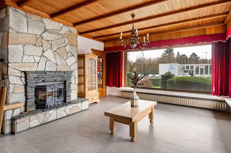 Te renoveren villa Kontich 219m² 2 slaapkamers grote garage tuin