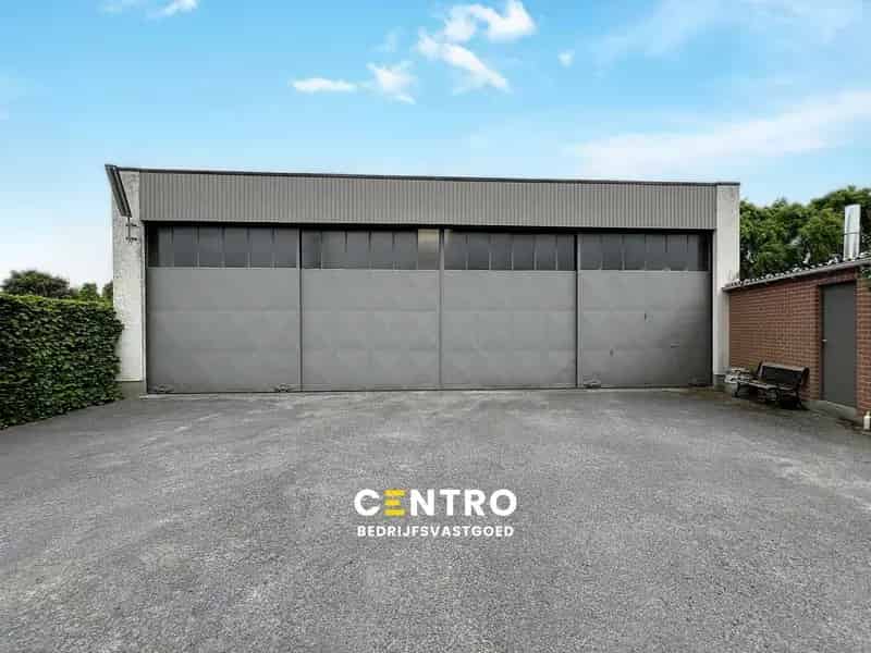 Magazijn te huur Roeselare 300m2 met parking