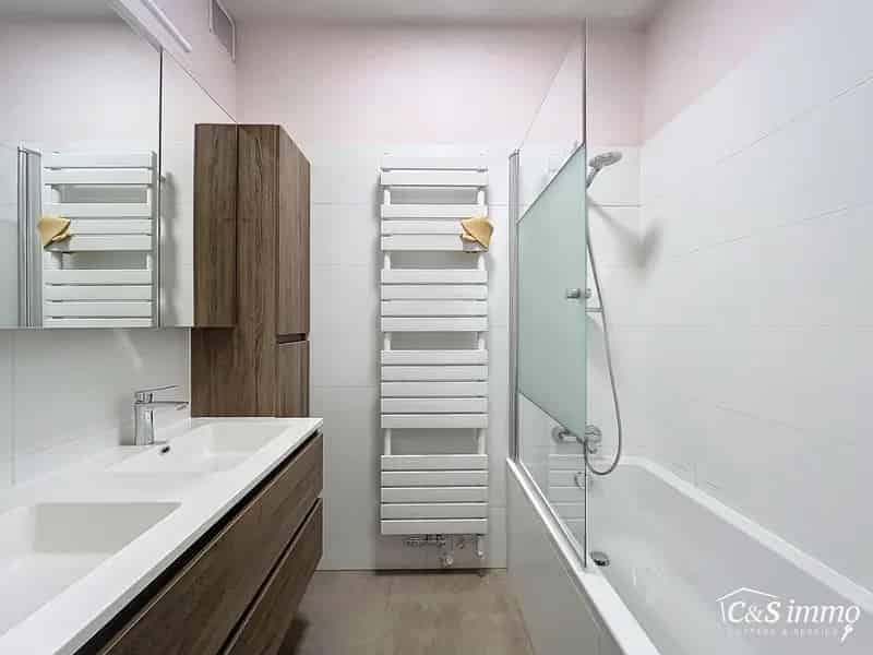 Gerenoveerd Appartement 2 Slaapkamers te Koop
