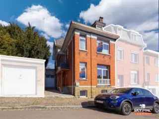 Huis te Koop Hougnes - Grote Familiewoning met Garage