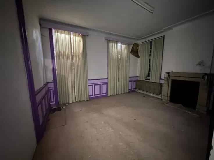 Huis Te Koop 10 Slaapkamers Jumet Renovatieproject
