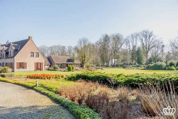 Villa te Koop: Luxe villa met zwembad en 5 bouwpercelen
