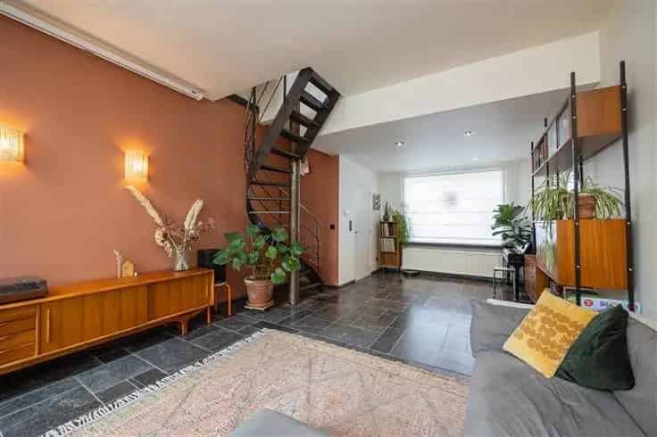 Huis Te Koop Lichtrijke woning met tuin en garage