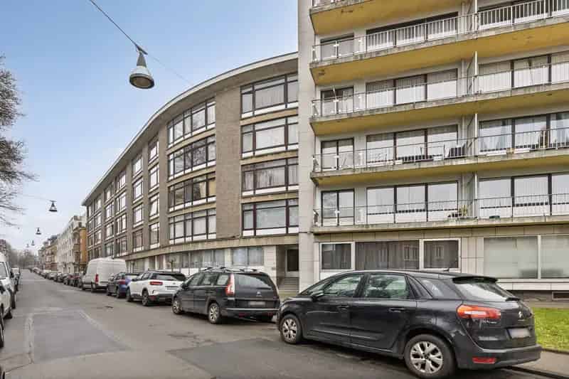 Studio te koop met autostaanplaats nabij Bizet Sint-Guido