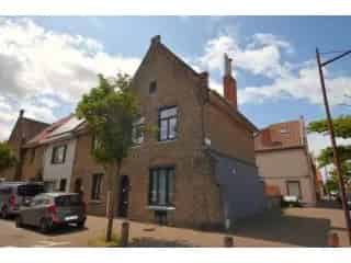 Huis te Koop Oostende Ruime Hoekwoning Zonnige Tuin
