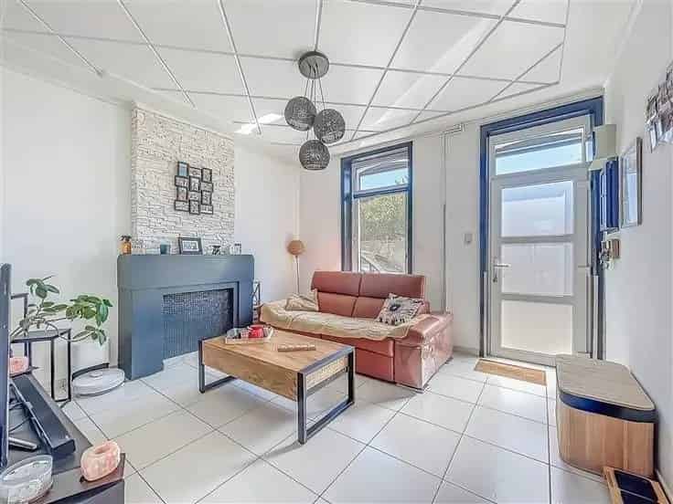 Huis Te Koop: Gerenoveerde woning 3 slaapkamers