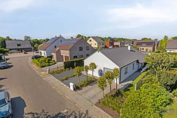 Bungalow te Koop: Rustige Wijk, Tuin, Garage, Zonnepanelen