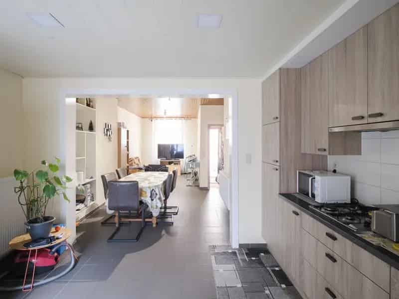 Instapklare woning met zonnig terras nabij Keizerpark