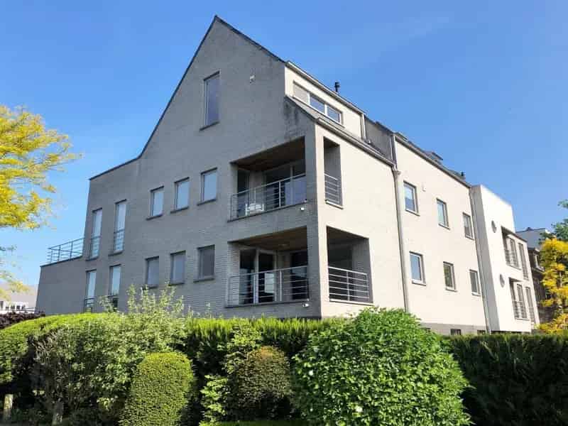 Appartement te koop: 2 slaapkamers, 111m², groot terras, garage