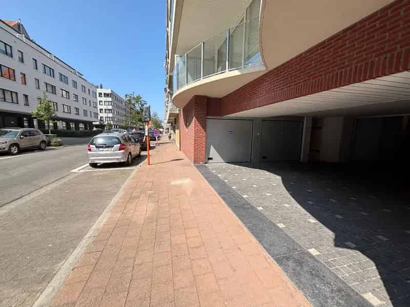Grote Garagebox 3 Auto's Nabij Zeedijk