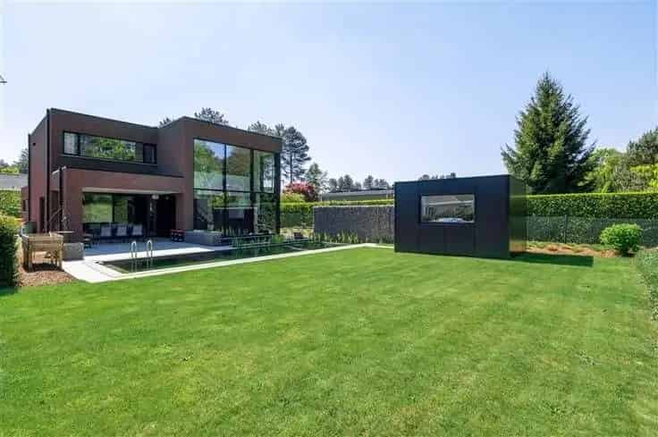 Luxe Villa te Koop 1348m² Grond Zonnepanelen Zwemvijver