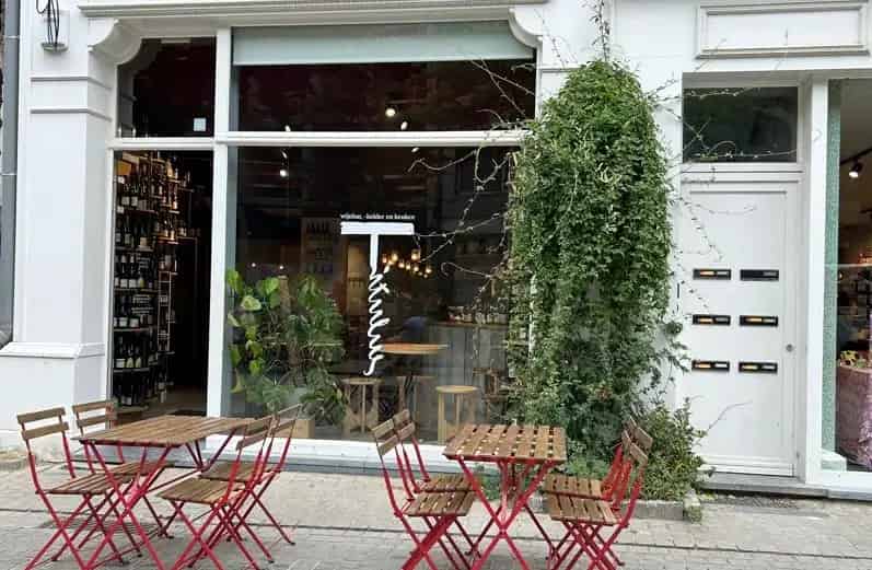 Instapklare Wijnbar te Koop Oever 90m2