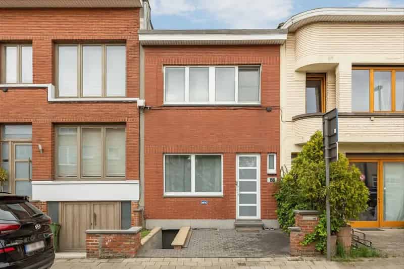 Huis te koop te Deurne: 2 slaapkamers, terras en autostaanplaats