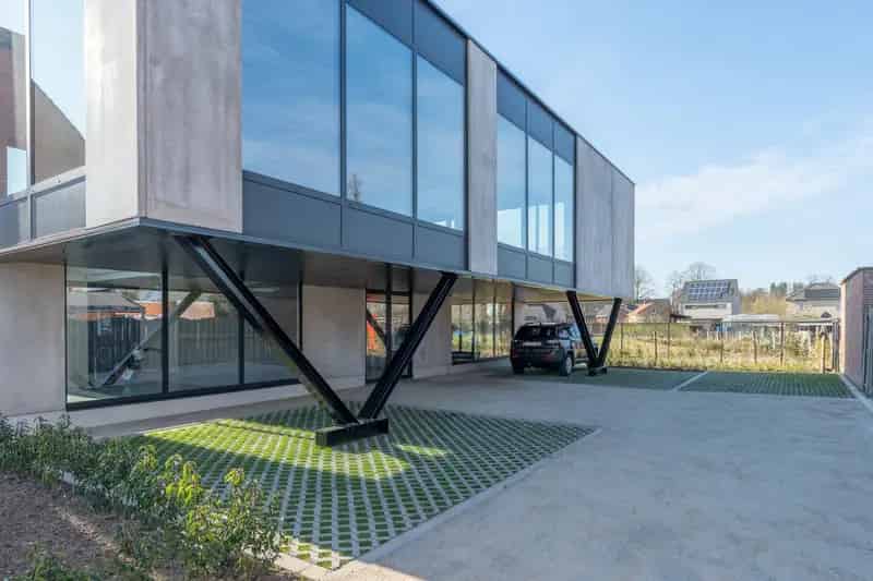 Handelspand 245m2 5 parkeerplaatsen Perceel 605m2