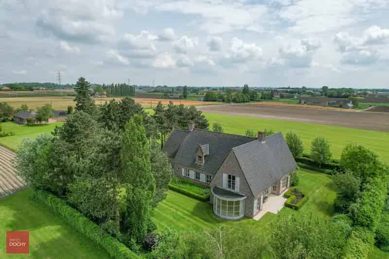 Landelijke Villa te Koop: Instapklaar met Veel Mogelijkheden