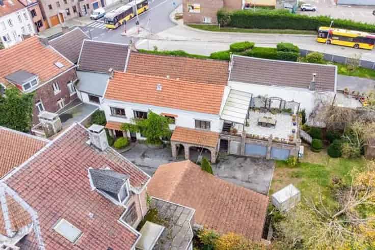 Huis Te Koop 3 slaapkamers grote tuin garages bijgebouw