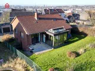 Villa te koop met 4 façades in Couillet met mooie tuin en garage