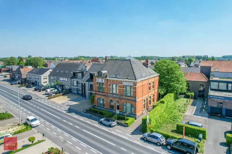 Herenhuis te koop met zwembad en 7 slaapkamers