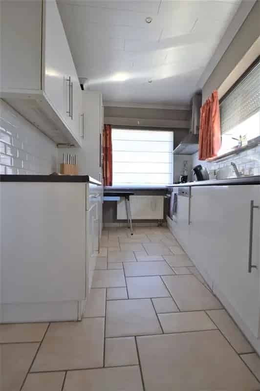 Huis te koop Oudegem: Instapklare woning met garage en tuintje