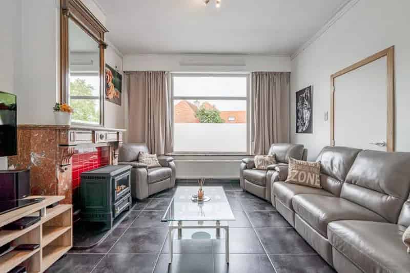 Instapklare woning met zonnepanelen en garage