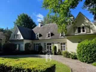 Villa te koop Sint Pieters Woluwe 6 slaapkamers grote tuin