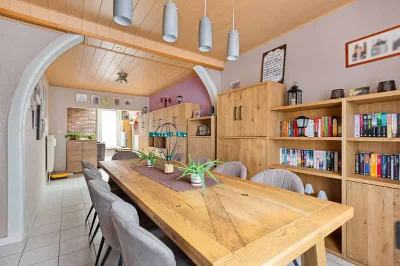 5 Slaapkamers Ruime Woning Sint Niklaas