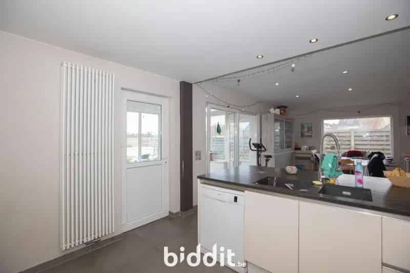 Ruime woning 4 slaapkamers grote tuin garage Aartrijke