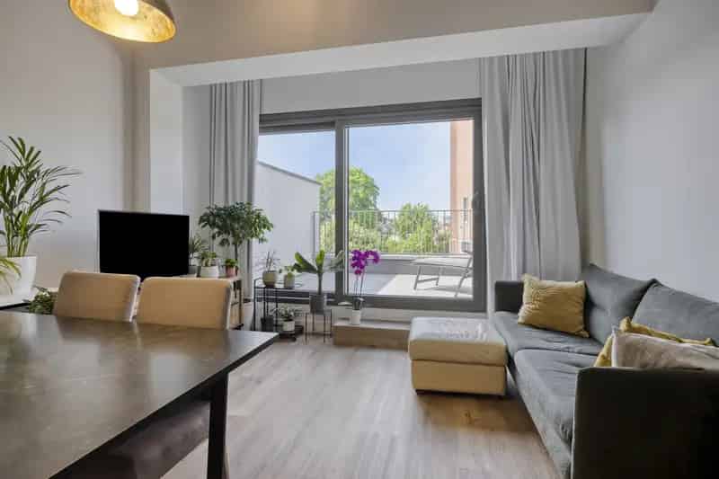 Appartement te koop Lier: Modern 1 slaapkamer appartement met terras en parking