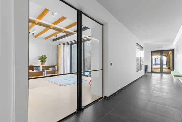 Kantoor te koop Heule: Multifunctionele eigendom met duplex