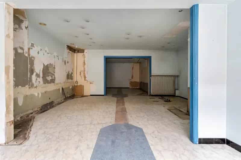 Te renoveren handelspand met woning te Waregem