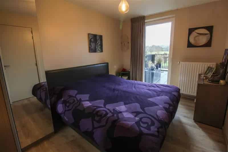 Gelijkvloers Appartement met Ruim Terras te Huur