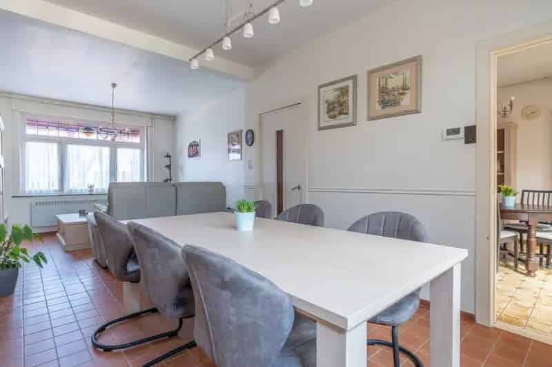 Charmante Instapklare Woning 3 Slaapkamers 490m2