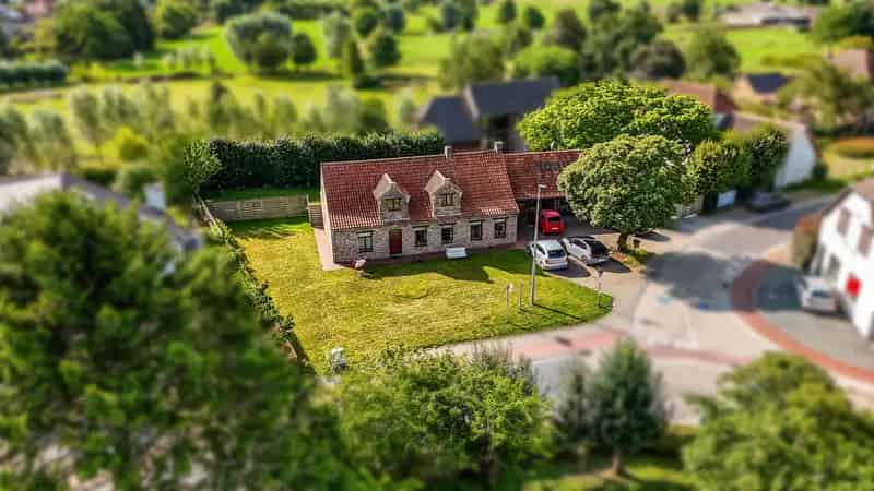 Huis te huur: 5 slaapkamers, bijgebouw, groene omgeving