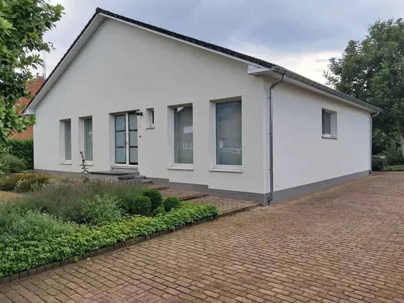 Huis te koop: 4 slaapkamers, grote kelder, garage en tuin