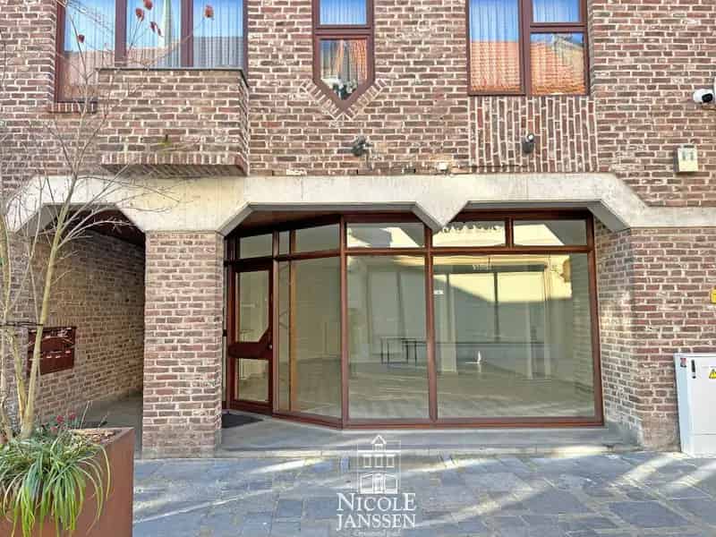 Handelspand met Kantoor Opslagruimte en Kelder