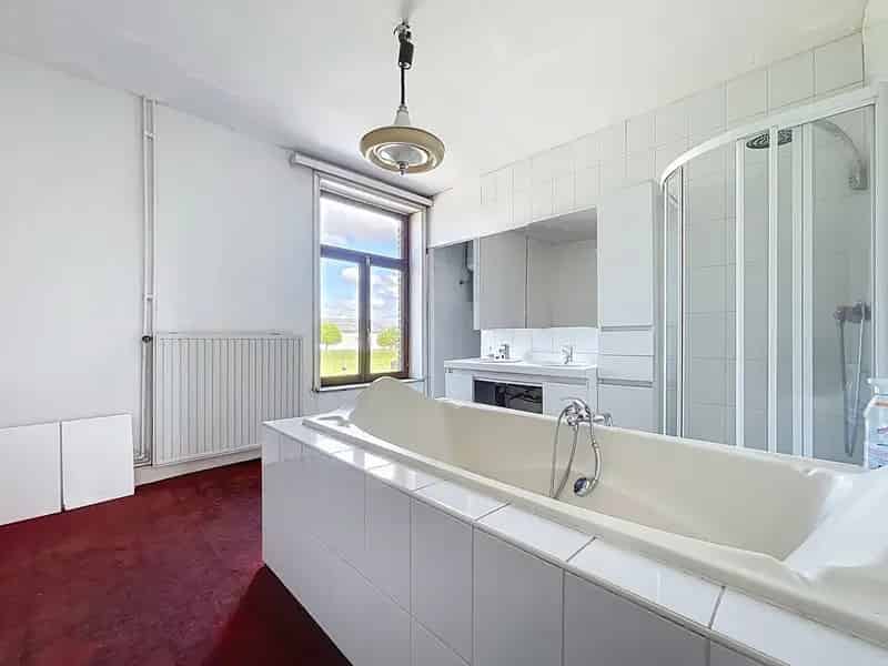 Huis te huur te renoveren 3 slaapkamers polyvalente ruimte handel
