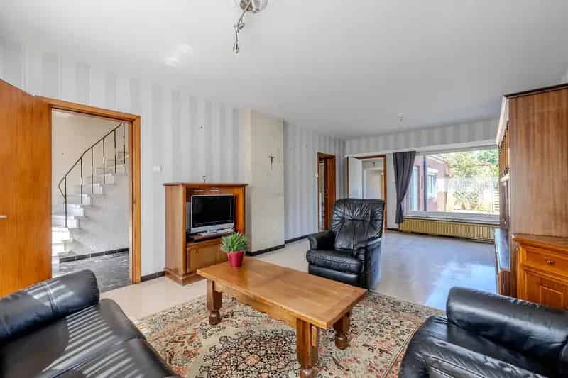Huis te koop in Booischot: Op te knappen halfopen bebouwing met ruime tuin