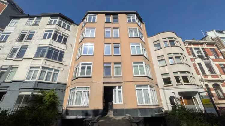 Appartement te Schaerbeek 104m2 3 slaapkamers terras