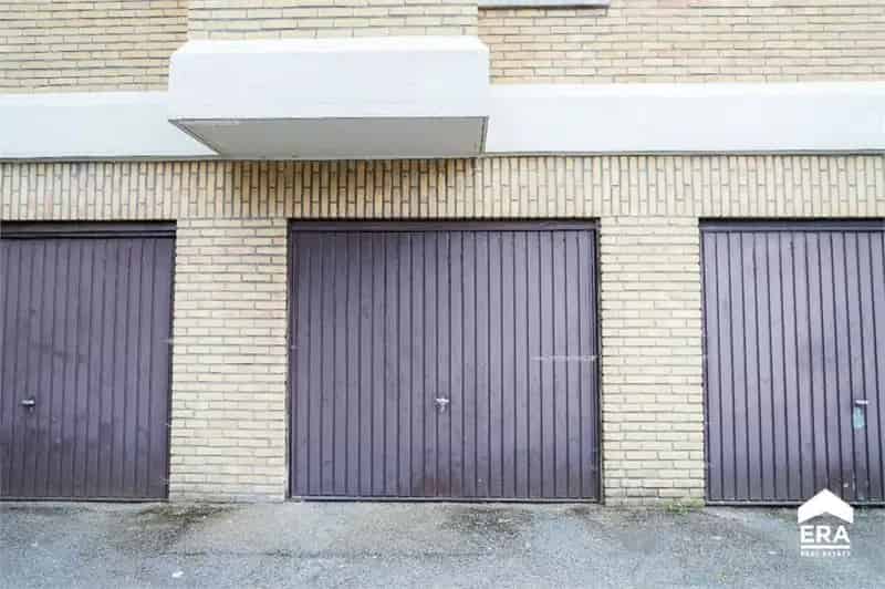 Garage te Koop Ieper - Rustige Omgeving Nabij Centrum